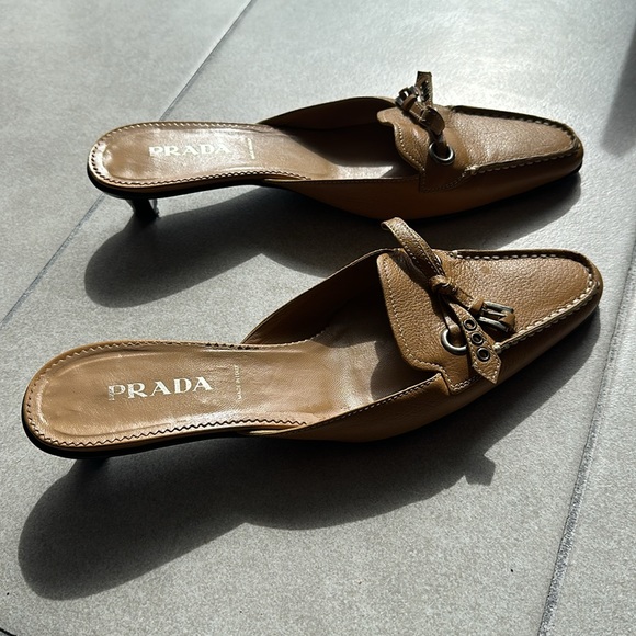 Authentic Prada Leather Kitten Heel Mules - Size 38 (8) - Picture 3 of 6